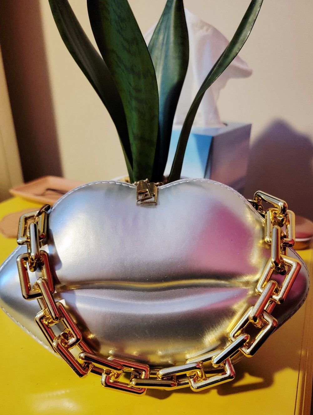 Silver Metallic Lip-Shaped 👄 Hand Bag with Gold Link Chain